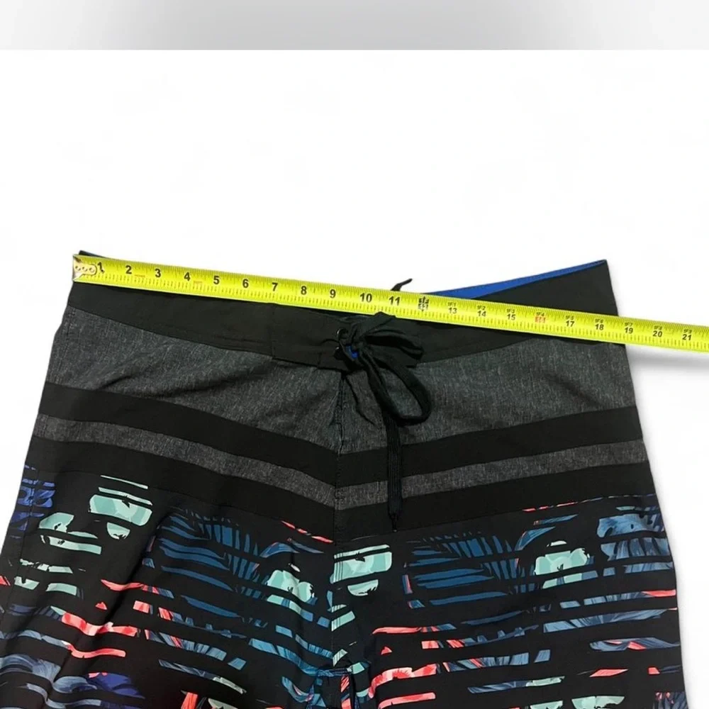 Burnside Black and Floral Boardshorts Caribbean Sea Size 38